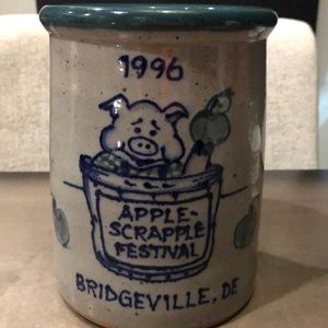 1996 Great Bay Pottery Apple Scrap Festival Bridgeville DE Utensil Craft Jar
